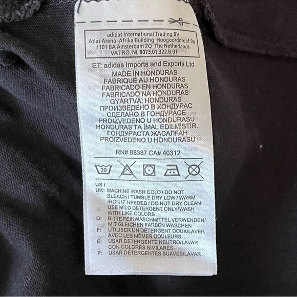 Adidas T Shirt Mens Medium Black Die Market Mit Den 3 Streifen 3 Stripes - Picture 7 of 9